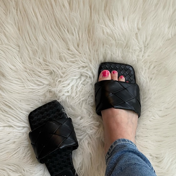 🆕 Black Quilted Square Toe Flat Sandals - Picture 12 of 14